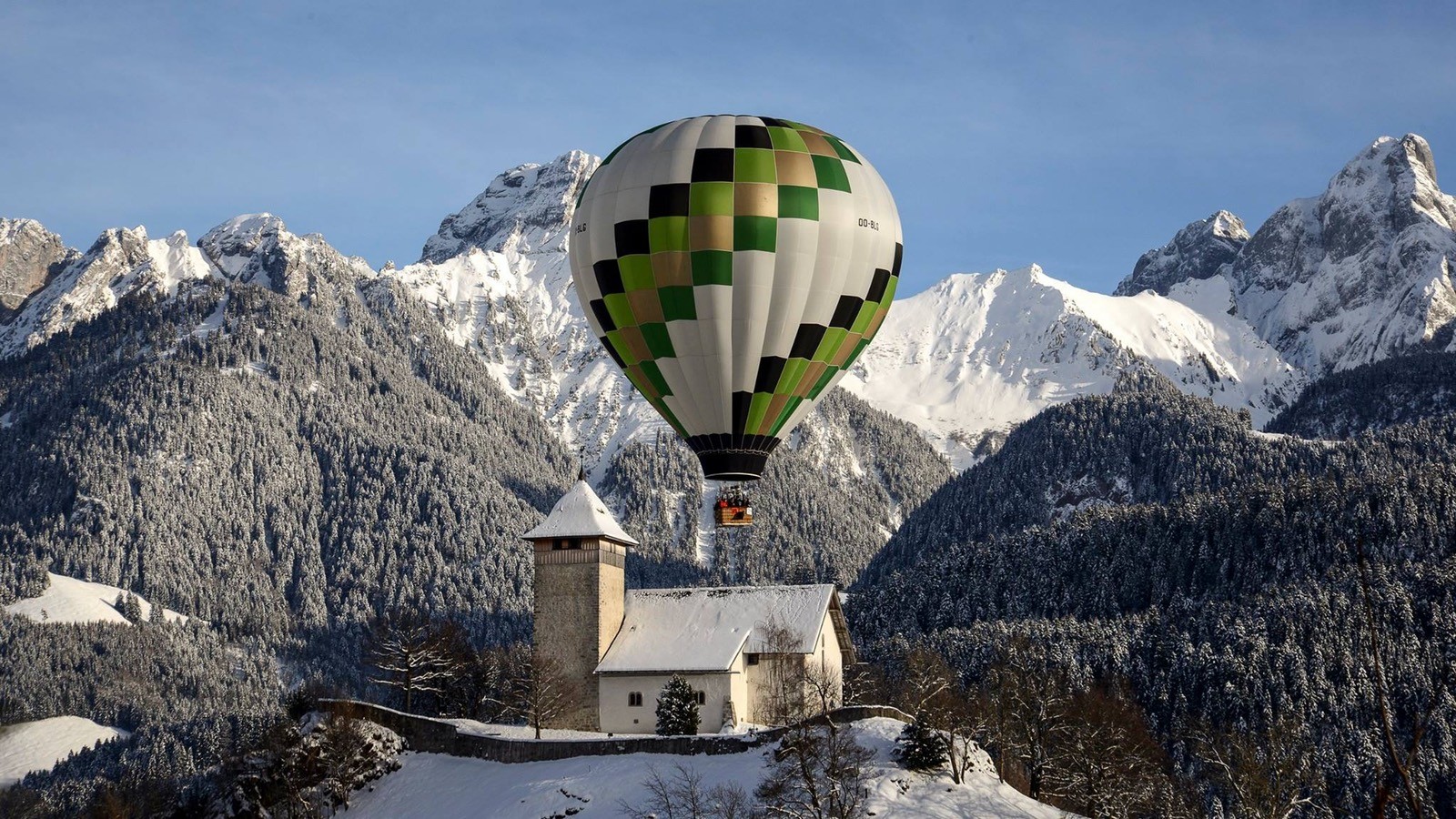 Ballonvaart boven de Alpen wintersport op hoog niveau!